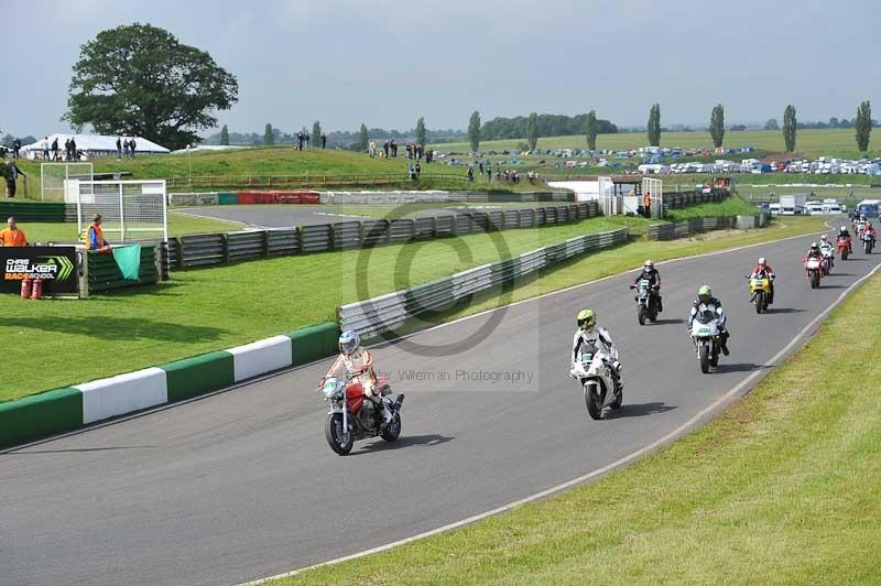 Mallory park Leicestershire;Mallory park photographs;Motorcycle action photographs;classic bikes;event digital images;eventdigitalimages;mallory park;no limits trackday;peter wileman photography;vintage bikes;vintage motorcycles;vmcc festival 1000 bikes