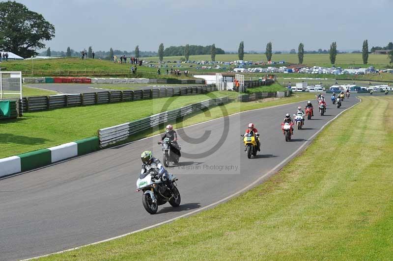 Mallory park Leicestershire;Mallory park photographs;Motorcycle action photographs;classic bikes;event digital images;eventdigitalimages;mallory park;no limits trackday;peter wileman photography;vintage bikes;vintage motorcycles;vmcc festival 1000 bikes