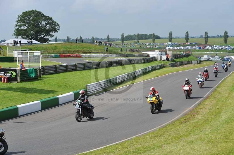 Mallory park Leicestershire;Mallory park photographs;Motorcycle action photographs;classic bikes;event digital images;eventdigitalimages;mallory park;no limits trackday;peter wileman photography;vintage bikes;vintage motorcycles;vmcc festival 1000 bikes