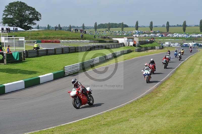 Mallory park Leicestershire;Mallory park photographs;Motorcycle action photographs;classic bikes;event digital images;eventdigitalimages;mallory park;no limits trackday;peter wileman photography;vintage bikes;vintage motorcycles;vmcc festival 1000 bikes