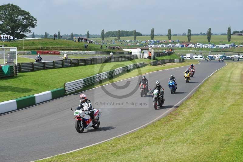 Mallory park Leicestershire;Mallory park photographs;Motorcycle action photographs;classic bikes;event digital images;eventdigitalimages;mallory park;no limits trackday;peter wileman photography;vintage bikes;vintage motorcycles;vmcc festival 1000 bikes