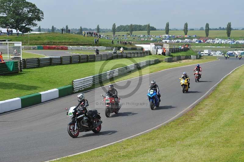 Mallory park Leicestershire;Mallory park photographs;Motorcycle action photographs;classic bikes;event digital images;eventdigitalimages;mallory park;no limits trackday;peter wileman photography;vintage bikes;vintage motorcycles;vmcc festival 1000 bikes