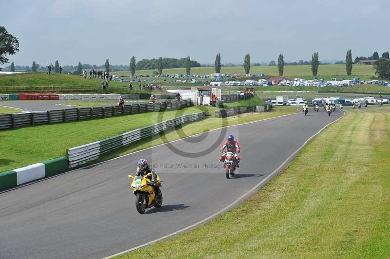 Mallory park Leicestershire;Mallory park photographs;Motorcycle action photographs;classic bikes;event digital images;eventdigitalimages;mallory park;no limits trackday;peter wileman photography;vintage bikes;vintage motorcycles;vmcc festival 1000 bikes