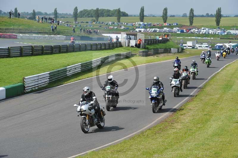 Mallory park Leicestershire;Mallory park photographs;Motorcycle action photographs;classic bikes;event digital images;eventdigitalimages;mallory park;no limits trackday;peter wileman photography;vintage bikes;vintage motorcycles;vmcc festival 1000 bikes