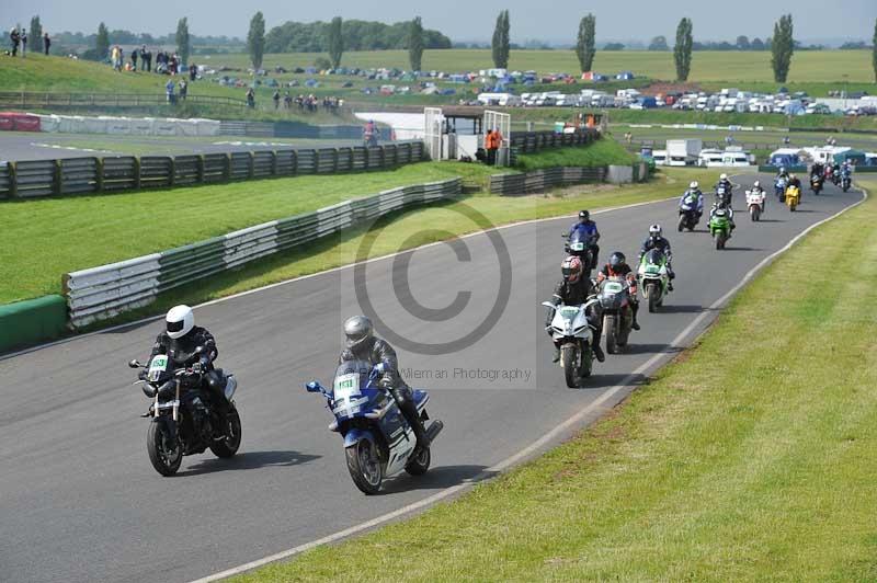 Mallory park Leicestershire;Mallory park photographs;Motorcycle action photographs;classic bikes;event digital images;eventdigitalimages;mallory park;no limits trackday;peter wileman photography;vintage bikes;vintage motorcycles;vmcc festival 1000 bikes