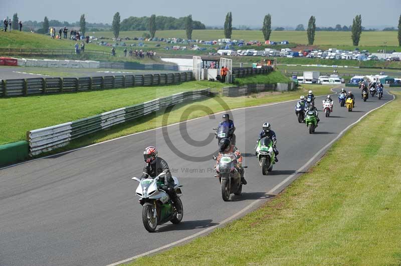 Mallory park Leicestershire;Mallory park photographs;Motorcycle action photographs;classic bikes;event digital images;eventdigitalimages;mallory park;no limits trackday;peter wileman photography;vintage bikes;vintage motorcycles;vmcc festival 1000 bikes
