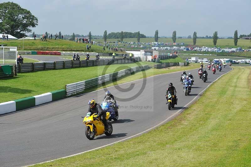 Mallory park Leicestershire;Mallory park photographs;Motorcycle action photographs;classic bikes;event digital images;eventdigitalimages;mallory park;no limits trackday;peter wileman photography;vintage bikes;vintage motorcycles;vmcc festival 1000 bikes