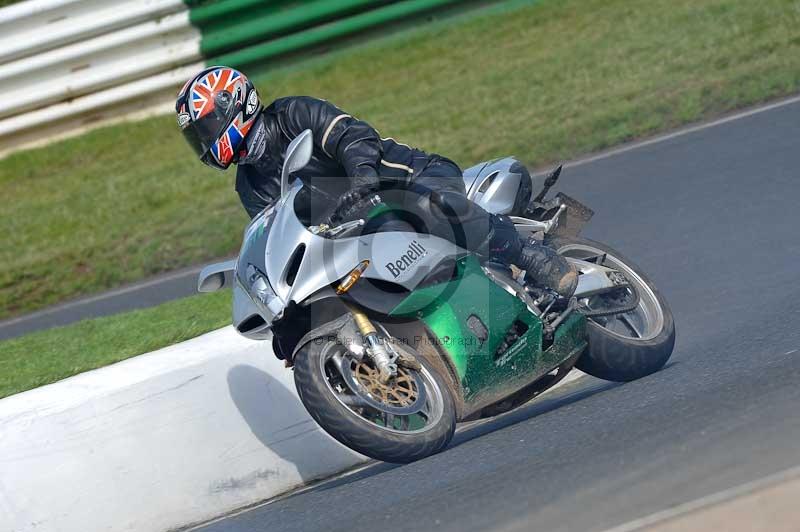 Mallory park Leicestershire;Mallory park photographs;Motorcycle action photographs;classic bikes;event digital images;eventdigitalimages;mallory park;no limits trackday;peter wileman photography;vintage bikes;vintage motorcycles;vmcc festival 1000 bikes