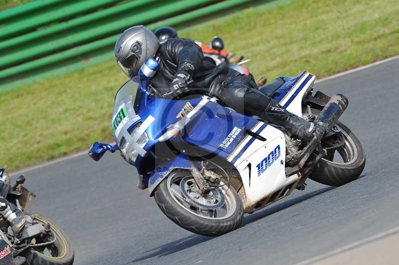 Mallory park Leicestershire;Mallory park photographs;Motorcycle action photographs;classic bikes;event digital images;eventdigitalimages;mallory park;no limits trackday;peter wileman photography;vintage bikes;vintage motorcycles;vmcc festival 1000 bikes