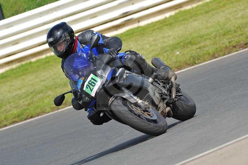 Mallory park Leicestershire;Mallory park photographs;Motorcycle action photographs;classic bikes;event digital images;eventdigitalimages;mallory park;no limits trackday;peter wileman photography;vintage bikes;vintage motorcycles;vmcc festival 1000 bikes