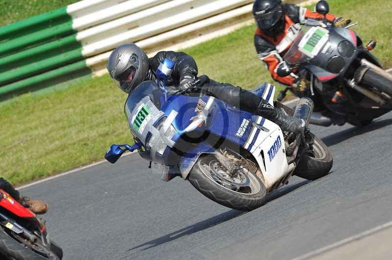 Mallory park Leicestershire;Mallory park photographs;Motorcycle action photographs;classic bikes;event digital images;eventdigitalimages;mallory park;no limits trackday;peter wileman photography;vintage bikes;vintage motorcycles;vmcc festival 1000 bikes