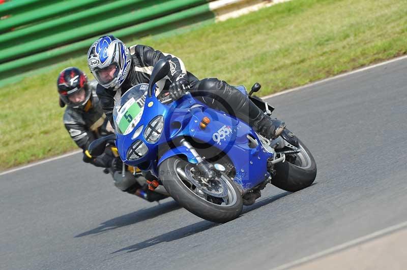 Mallory park Leicestershire;Mallory park photographs;Motorcycle action photographs;classic bikes;event digital images;eventdigitalimages;mallory park;no limits trackday;peter wileman photography;vintage bikes;vintage motorcycles;vmcc festival 1000 bikes