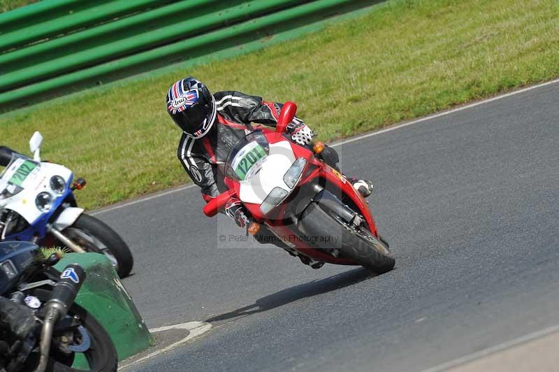 Mallory park Leicestershire;Mallory park photographs;Motorcycle action photographs;classic bikes;event digital images;eventdigitalimages;mallory park;no limits trackday;peter wileman photography;vintage bikes;vintage motorcycles;vmcc festival 1000 bikes
