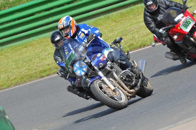 Mallory park Leicestershire;Mallory park photographs;Motorcycle action photographs;classic bikes;event digital images;eventdigitalimages;mallory park;no limits trackday;peter wileman photography;vintage bikes;vintage motorcycles;vmcc festival 1000 bikes