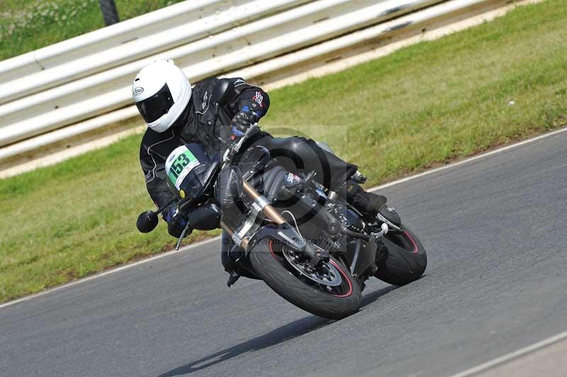 Mallory park Leicestershire;Mallory park photographs;Motorcycle action photographs;classic bikes;event digital images;eventdigitalimages;mallory park;no limits trackday;peter wileman photography;vintage bikes;vintage motorcycles;vmcc festival 1000 bikes