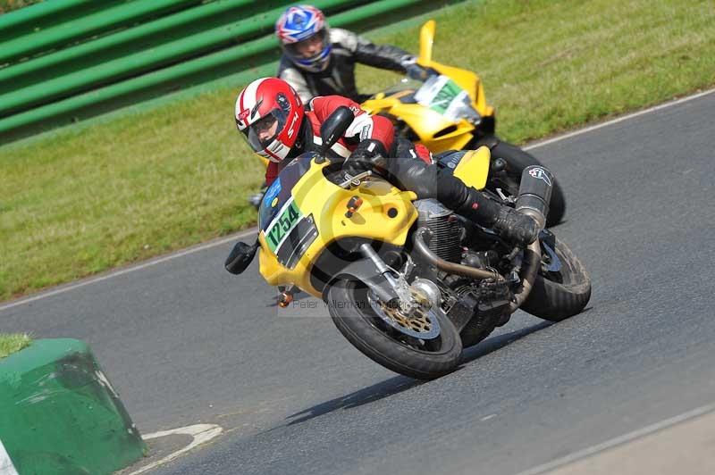 Mallory park Leicestershire;Mallory park photographs;Motorcycle action photographs;classic bikes;event digital images;eventdigitalimages;mallory park;no limits trackday;peter wileman photography;vintage bikes;vintage motorcycles;vmcc festival 1000 bikes