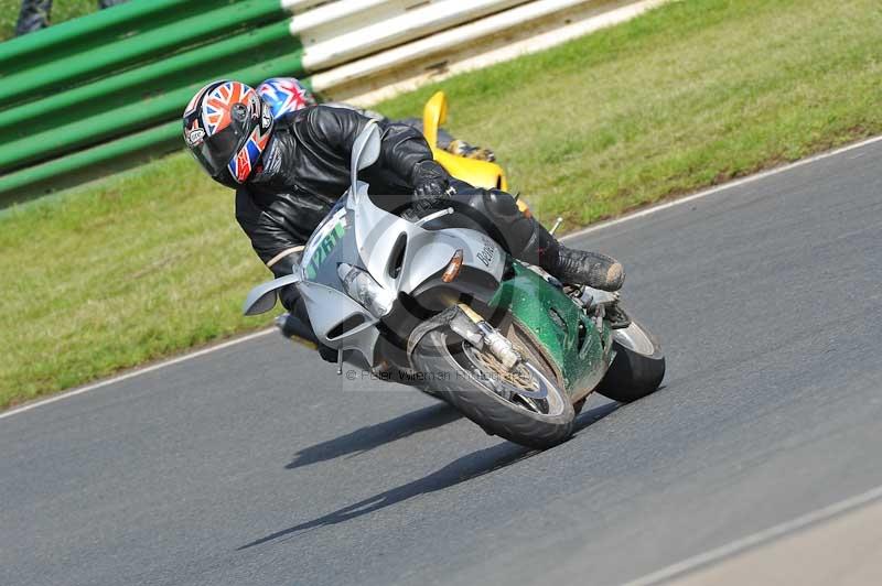 Mallory park Leicestershire;Mallory park photographs;Motorcycle action photographs;classic bikes;event digital images;eventdigitalimages;mallory park;no limits trackday;peter wileman photography;vintage bikes;vintage motorcycles;vmcc festival 1000 bikes