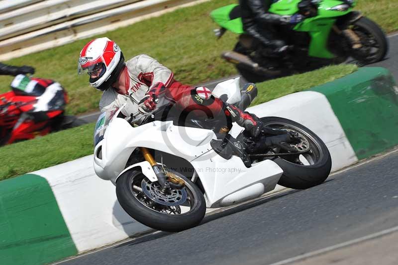 Mallory park Leicestershire;Mallory park photographs;Motorcycle action photographs;classic bikes;event digital images;eventdigitalimages;mallory park;no limits trackday;peter wileman photography;vintage bikes;vintage motorcycles;vmcc festival 1000 bikes