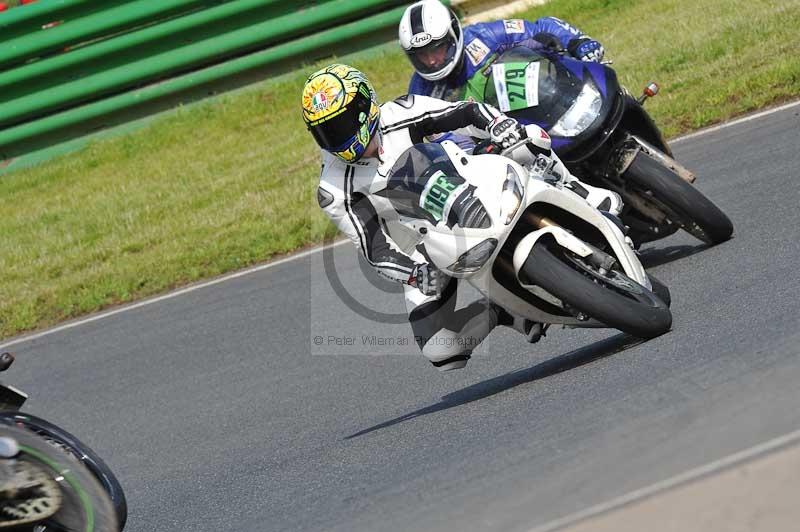 Mallory park Leicestershire;Mallory park photographs;Motorcycle action photographs;classic bikes;event digital images;eventdigitalimages;mallory park;no limits trackday;peter wileman photography;vintage bikes;vintage motorcycles;vmcc festival 1000 bikes