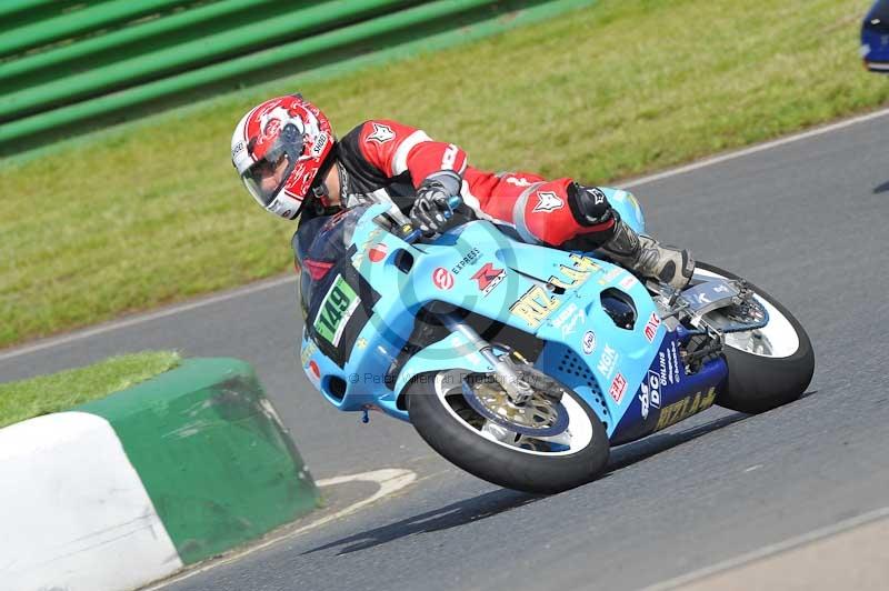 Mallory park Leicestershire;Mallory park photographs;Motorcycle action photographs;classic bikes;event digital images;eventdigitalimages;mallory park;no limits trackday;peter wileman photography;vintage bikes;vintage motorcycles;vmcc festival 1000 bikes