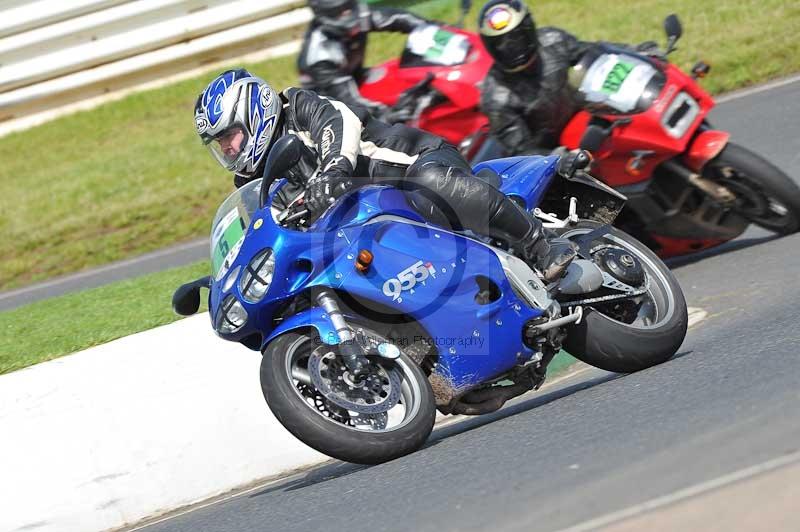 Mallory park Leicestershire;Mallory park photographs;Motorcycle action photographs;classic bikes;event digital images;eventdigitalimages;mallory park;no limits trackday;peter wileman photography;vintage bikes;vintage motorcycles;vmcc festival 1000 bikes