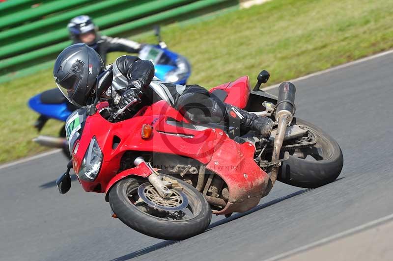 Mallory park Leicestershire;Mallory park photographs;Motorcycle action photographs;classic bikes;event digital images;eventdigitalimages;mallory park;no limits trackday;peter wileman photography;vintage bikes;vintage motorcycles;vmcc festival 1000 bikes