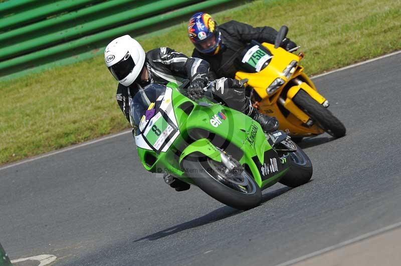 Mallory park Leicestershire;Mallory park photographs;Motorcycle action photographs;classic bikes;event digital images;eventdigitalimages;mallory park;no limits trackday;peter wileman photography;vintage bikes;vintage motorcycles;vmcc festival 1000 bikes
