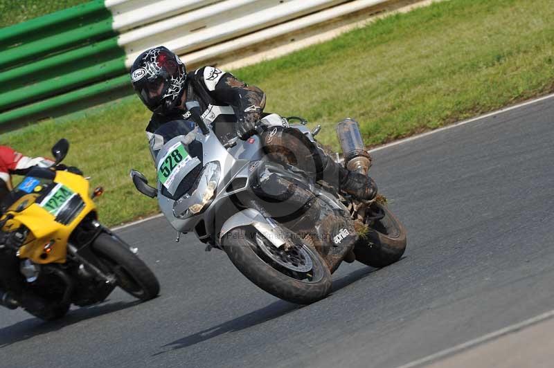 Mallory park Leicestershire;Mallory park photographs;Motorcycle action photographs;classic bikes;event digital images;eventdigitalimages;mallory park;no limits trackday;peter wileman photography;vintage bikes;vintage motorcycles;vmcc festival 1000 bikes