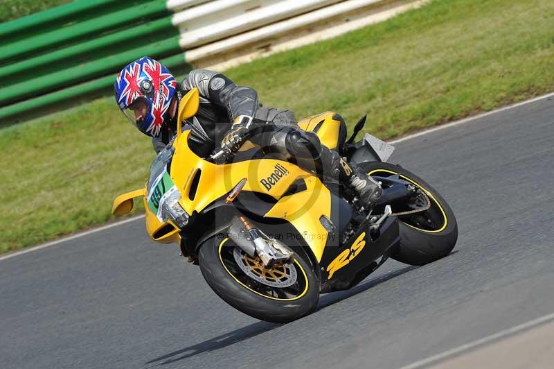 Mallory park Leicestershire;Mallory park photographs;Motorcycle action photographs;classic bikes;event digital images;eventdigitalimages;mallory park;no limits trackday;peter wileman photography;vintage bikes;vintage motorcycles;vmcc festival 1000 bikes