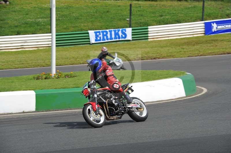 Mallory park Leicestershire;Mallory park photographs;Motorcycle action photographs;classic bikes;event digital images;eventdigitalimages;mallory park;no limits trackday;peter wileman photography;vintage bikes;vintage motorcycles;vmcc festival 1000 bikes