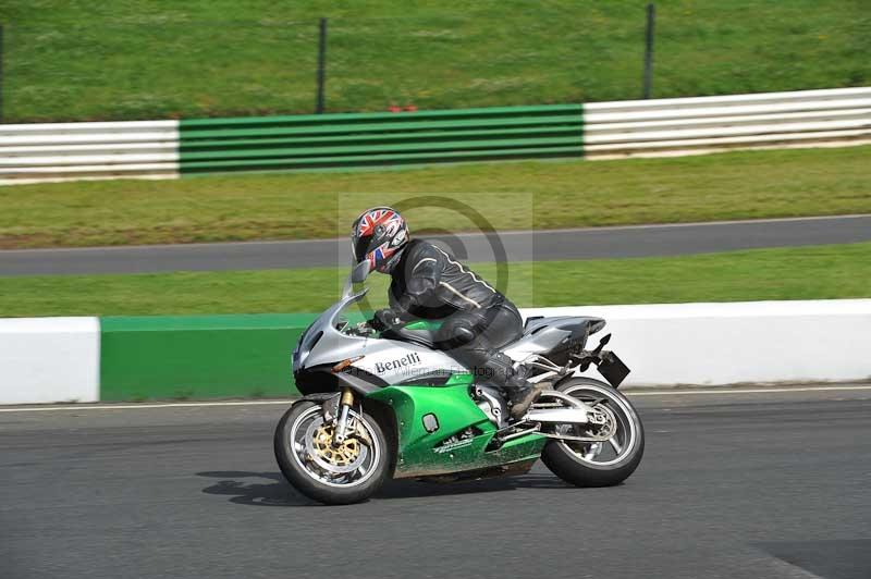 Mallory park Leicestershire;Mallory park photographs;Motorcycle action photographs;classic bikes;event digital images;eventdigitalimages;mallory park;no limits trackday;peter wileman photography;vintage bikes;vintage motorcycles;vmcc festival 1000 bikes