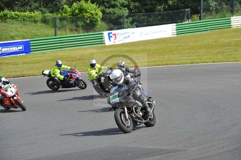 Mallory park Leicestershire;Mallory park photographs;Motorcycle action photographs;classic bikes;event digital images;eventdigitalimages;mallory park;no limits trackday;peter wileman photography;vintage bikes;vintage motorcycles;vmcc festival 1000 bikes