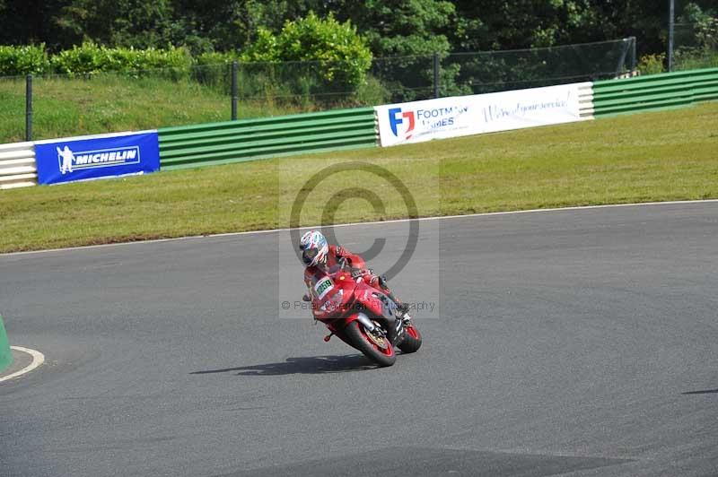 Mallory park Leicestershire;Mallory park photographs;Motorcycle action photographs;classic bikes;event digital images;eventdigitalimages;mallory park;no limits trackday;peter wileman photography;vintage bikes;vintage motorcycles;vmcc festival 1000 bikes