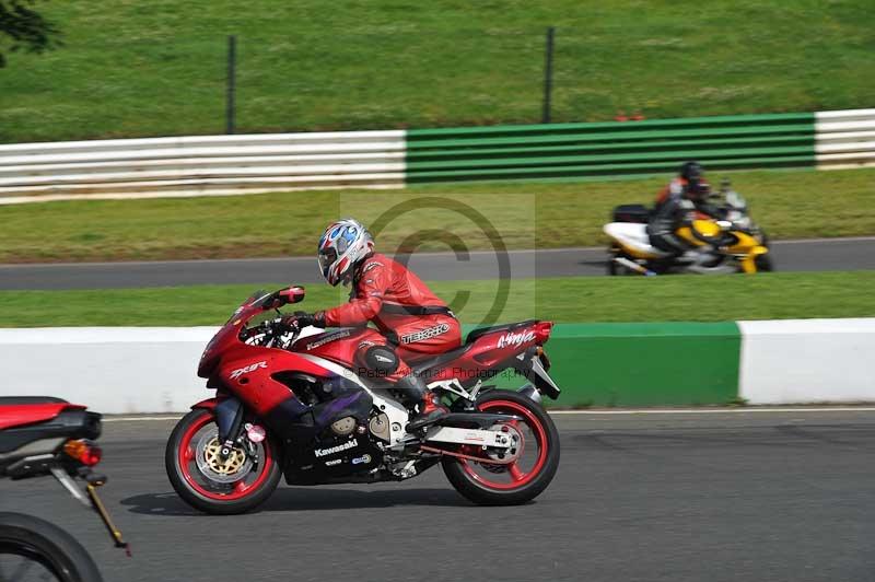 Mallory park Leicestershire;Mallory park photographs;Motorcycle action photographs;classic bikes;event digital images;eventdigitalimages;mallory park;no limits trackday;peter wileman photography;vintage bikes;vintage motorcycles;vmcc festival 1000 bikes