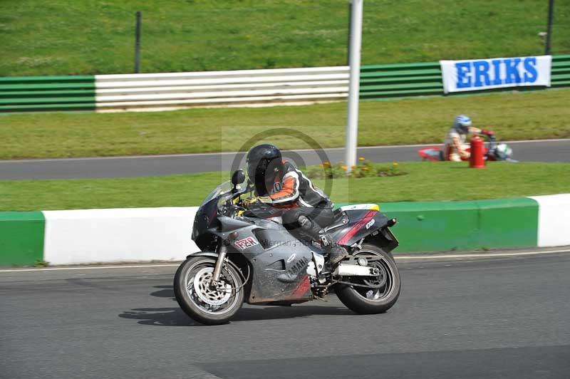 Mallory park Leicestershire;Mallory park photographs;Motorcycle action photographs;classic bikes;event digital images;eventdigitalimages;mallory park;no limits trackday;peter wileman photography;vintage bikes;vintage motorcycles;vmcc festival 1000 bikes