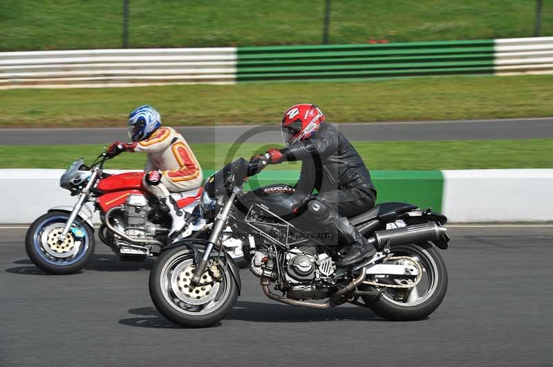 Mallory park Leicestershire;Mallory park photographs;Motorcycle action photographs;classic bikes;event digital images;eventdigitalimages;mallory park;no limits trackday;peter wileman photography;vintage bikes;vintage motorcycles;vmcc festival 1000 bikes