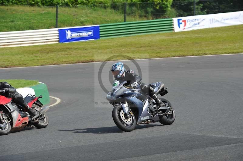 Mallory park Leicestershire;Mallory park photographs;Motorcycle action photographs;classic bikes;event digital images;eventdigitalimages;mallory park;no limits trackday;peter wileman photography;vintage bikes;vintage motorcycles;vmcc festival 1000 bikes