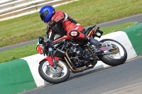 Mallory-park-Leicestershire;Mallory-park-photographs;Motorcycle-action-photographs;classic-bikes;event-digital-images;eventdigitalimages;mallory-park;no-limits-trackday;peter-wileman-photography;vintage-bikes;vintage-motorcycles;vmcc-festival-1000-bikes