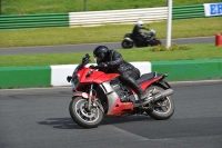 Mallory-park-Leicestershire;Mallory-park-photographs;Motorcycle-action-photographs;classic-bikes;event-digital-images;eventdigitalimages;mallory-park;no-limits-trackday;peter-wileman-photography;vintage-bikes;vintage-motorcycles;vmcc-festival-1000-bikes