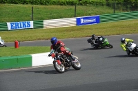 Mallory-park-Leicestershire;Mallory-park-photographs;Motorcycle-action-photographs;classic-bikes;event-digital-images;eventdigitalimages;mallory-park;no-limits-trackday;peter-wileman-photography;vintage-bikes;vintage-motorcycles;vmcc-festival-1000-bikes