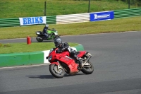 Mallory-park-Leicestershire;Mallory-park-photographs;Motorcycle-action-photographs;classic-bikes;event-digital-images;eventdigitalimages;mallory-park;no-limits-trackday;peter-wileman-photography;vintage-bikes;vintage-motorcycles;vmcc-festival-1000-bikes