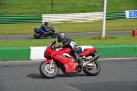Mallory-park-Leicestershire;Mallory-park-photographs;Motorcycle-action-photographs;classic-bikes;event-digital-images;eventdigitalimages;mallory-park;no-limits-trackday;peter-wileman-photography;vintage-bikes;vintage-motorcycles;vmcc-festival-1000-bikes