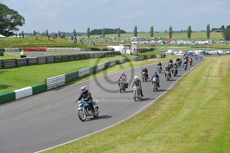 Mallory park Leicestershire;Mallory park photographs;Motorcycle action photographs;classic bikes;event digital images;eventdigitalimages;mallory park;no limits trackday;peter wileman photography;vintage bikes;vintage motorcycles;vmcc festival 1000 bikes