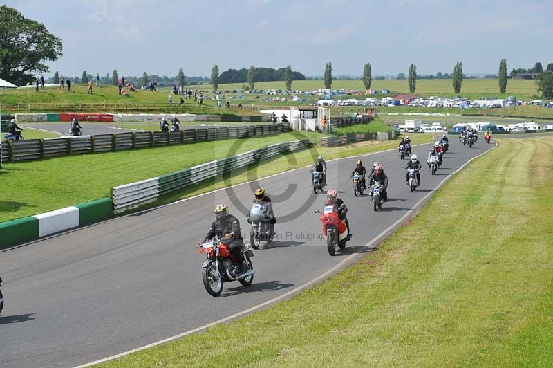 Mallory park Leicestershire;Mallory park photographs;Motorcycle action photographs;classic bikes;event digital images;eventdigitalimages;mallory park;no limits trackday;peter wileman photography;vintage bikes;vintage motorcycles;vmcc festival 1000 bikes