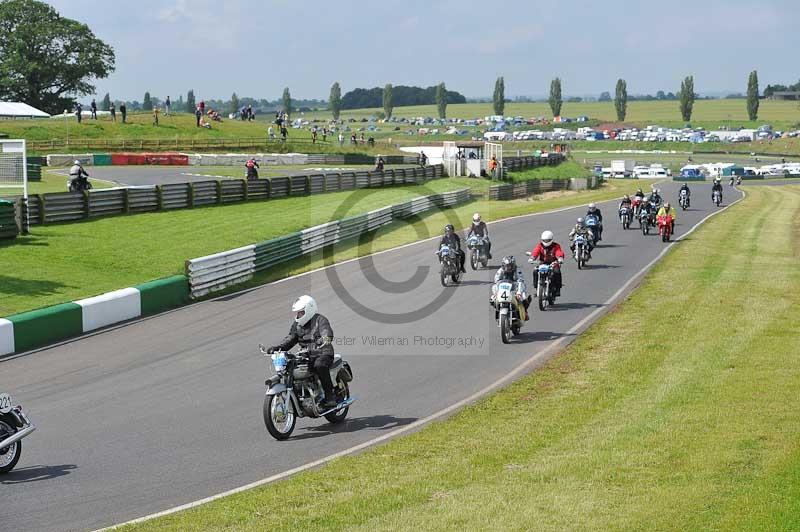 Mallory park Leicestershire;Mallory park photographs;Motorcycle action photographs;classic bikes;event digital images;eventdigitalimages;mallory park;no limits trackday;peter wileman photography;vintage bikes;vintage motorcycles;vmcc festival 1000 bikes