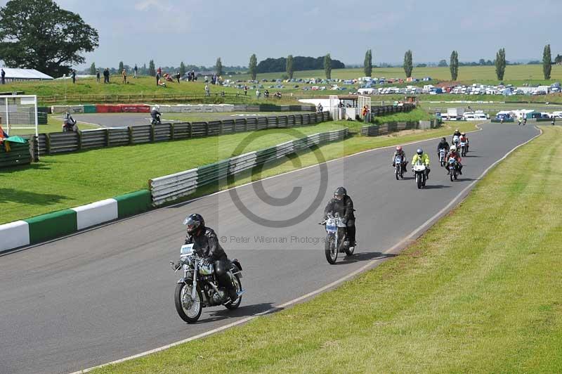 Mallory park Leicestershire;Mallory park photographs;Motorcycle action photographs;classic bikes;event digital images;eventdigitalimages;mallory park;no limits trackday;peter wileman photography;vintage bikes;vintage motorcycles;vmcc festival 1000 bikes