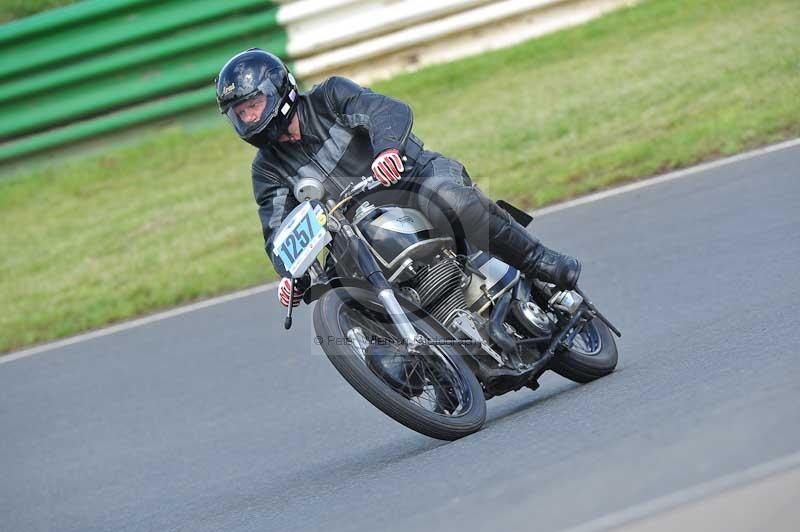 Mallory park Leicestershire;Mallory park photographs;Motorcycle action photographs;classic bikes;event digital images;eventdigitalimages;mallory park;no limits trackday;peter wileman photography;vintage bikes;vintage motorcycles;vmcc festival 1000 bikes