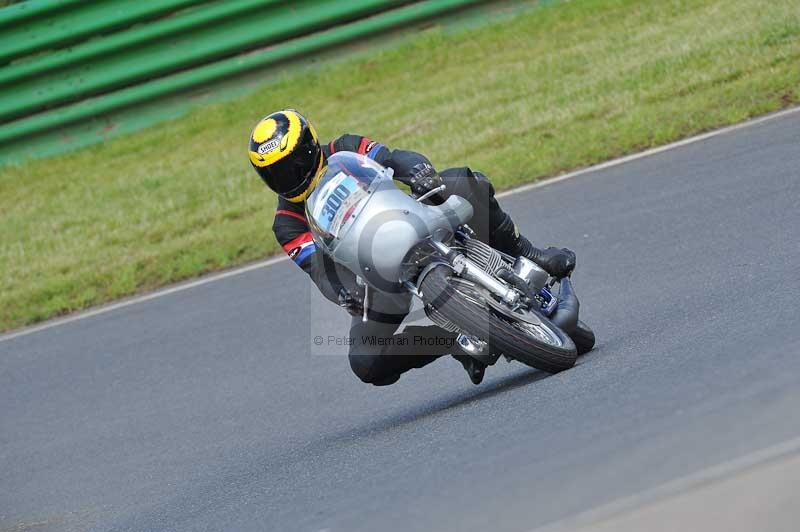 Mallory park Leicestershire;Mallory park photographs;Motorcycle action photographs;classic bikes;event digital images;eventdigitalimages;mallory park;no limits trackday;peter wileman photography;vintage bikes;vintage motorcycles;vmcc festival 1000 bikes