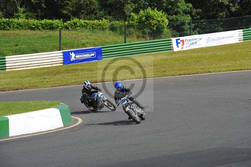 Mallory park Leicestershire;Mallory park photographs;Motorcycle action photographs;classic bikes;event digital images;eventdigitalimages;mallory park;no limits trackday;peter wileman photography;vintage bikes;vintage motorcycles;vmcc festival 1000 bikes
