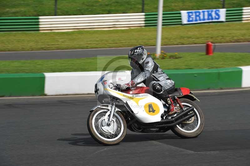 Mallory park Leicestershire;Mallory park photographs;Motorcycle action photographs;classic bikes;event digital images;eventdigitalimages;mallory park;no limits trackday;peter wileman photography;vintage bikes;vintage motorcycles;vmcc festival 1000 bikes